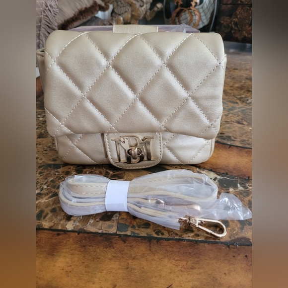 Badgley MISCHKA Elegant Gold Quilted Handbag W/PEARL HANDLE - Picture 8 of 11